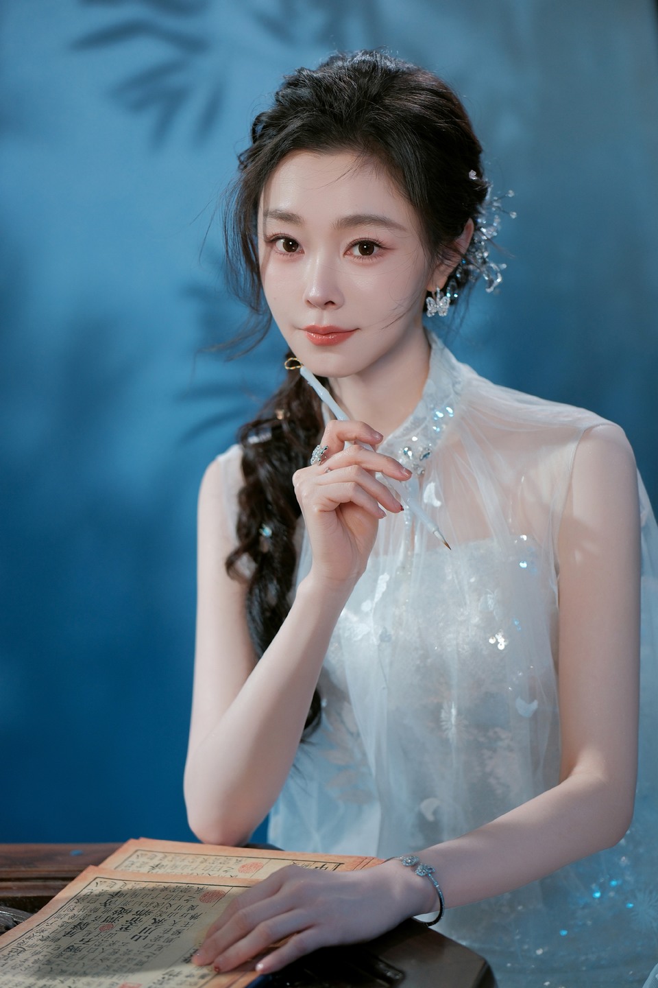 宋轶劲竹把影借给书案风雅绰约 白纱拂过时轻轻摇动  第7张