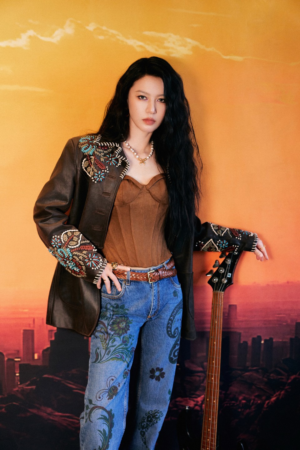 谭维维在光影明暗之间 见证每一次光芒绽放