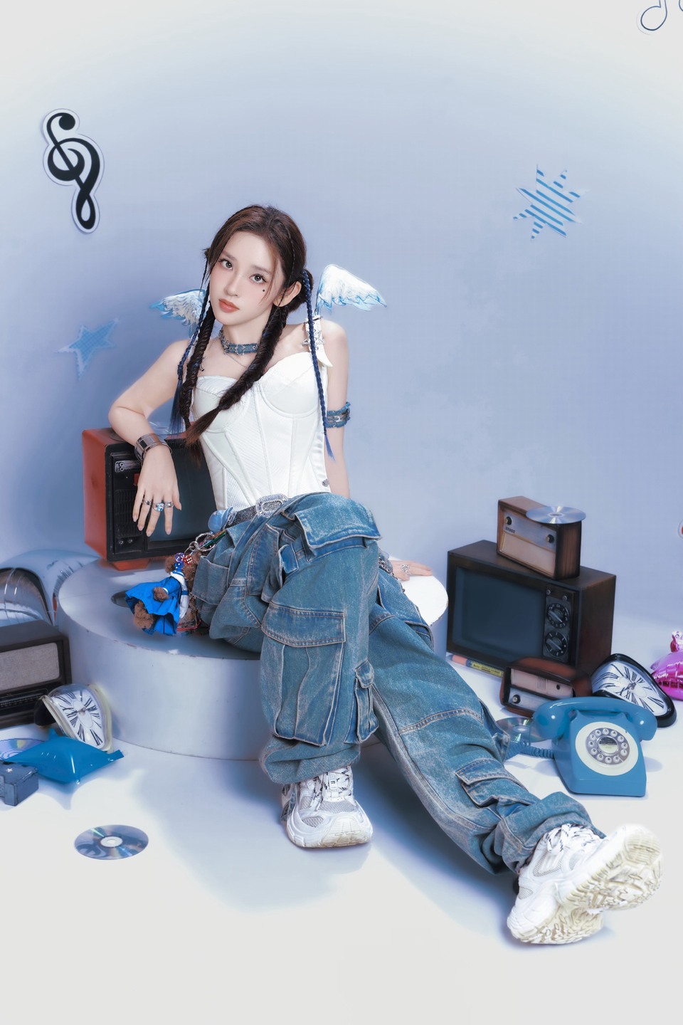 唐艺昕身负羽翼以胆怯为底色 静待大胆鬼舞台