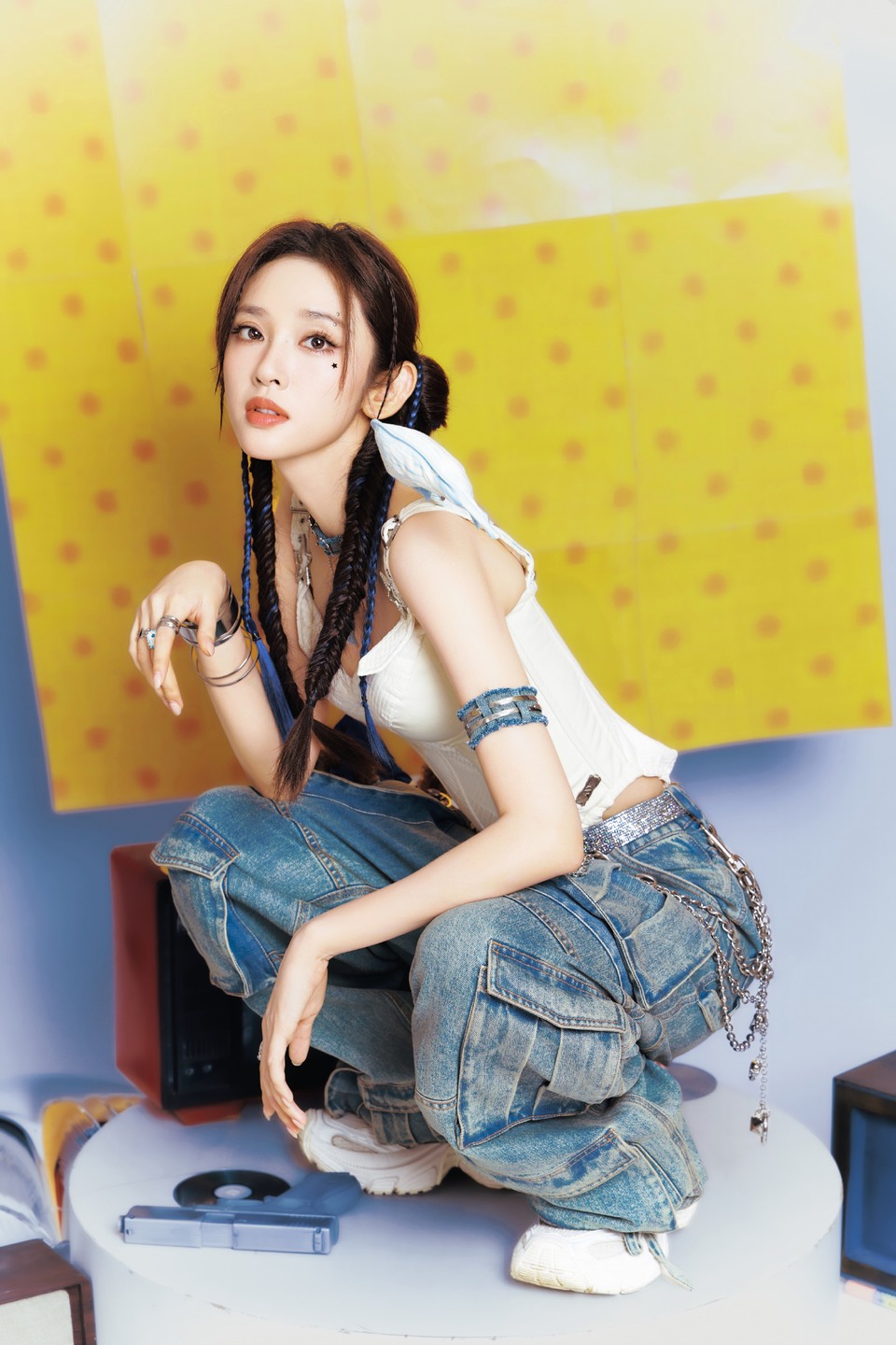 唐艺昕身负羽翼以胆怯为底色 静待大胆鬼舞台