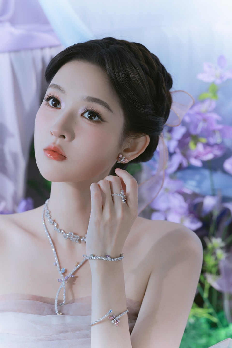 王玉雯星光缝进紫色的梦里 光影浮沉爱意滚烫难藏