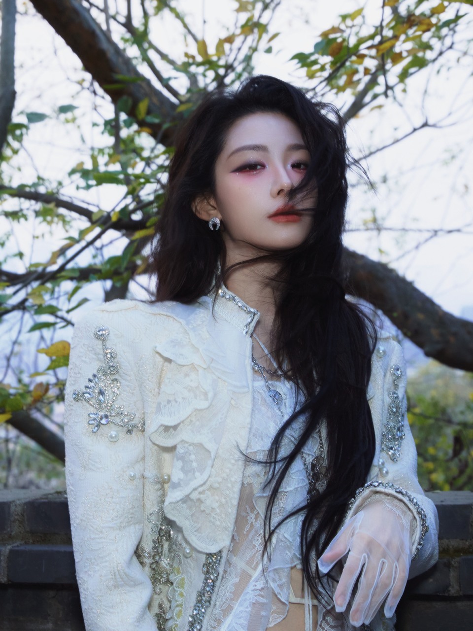 喻言薄纱漫过指尖眼眸嵌满星河 白光之下自带锋芒  第11张