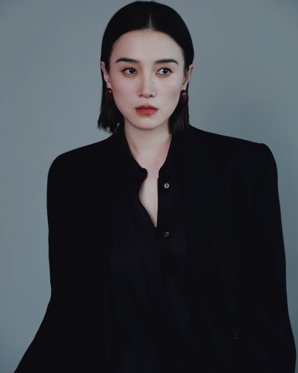 宋佳于静谧之中沉淀 以从容姿态舒展光芒