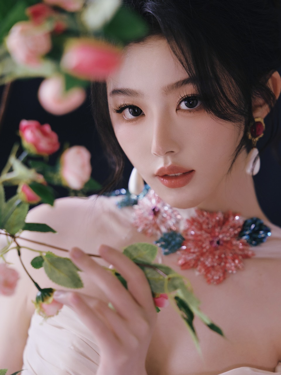 孔雪儿繁花摇曳幸福轮廓 柔光里邂逅每一次明媚  第10张