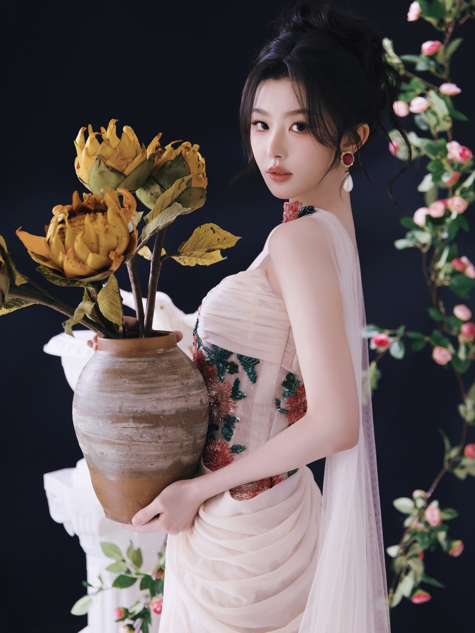 孔雪儿繁花摇曳幸福轮廓 柔光里邂逅每一次明媚  第4张