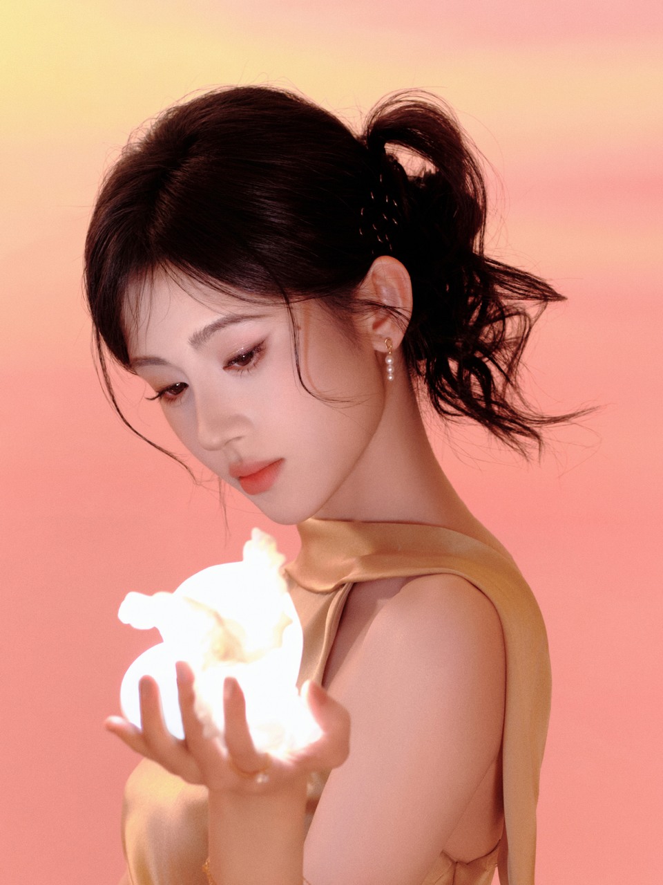 鞠婧祎缎绘流光缱绻绮梦 在流金落日中窥见浪漫交织  第7张