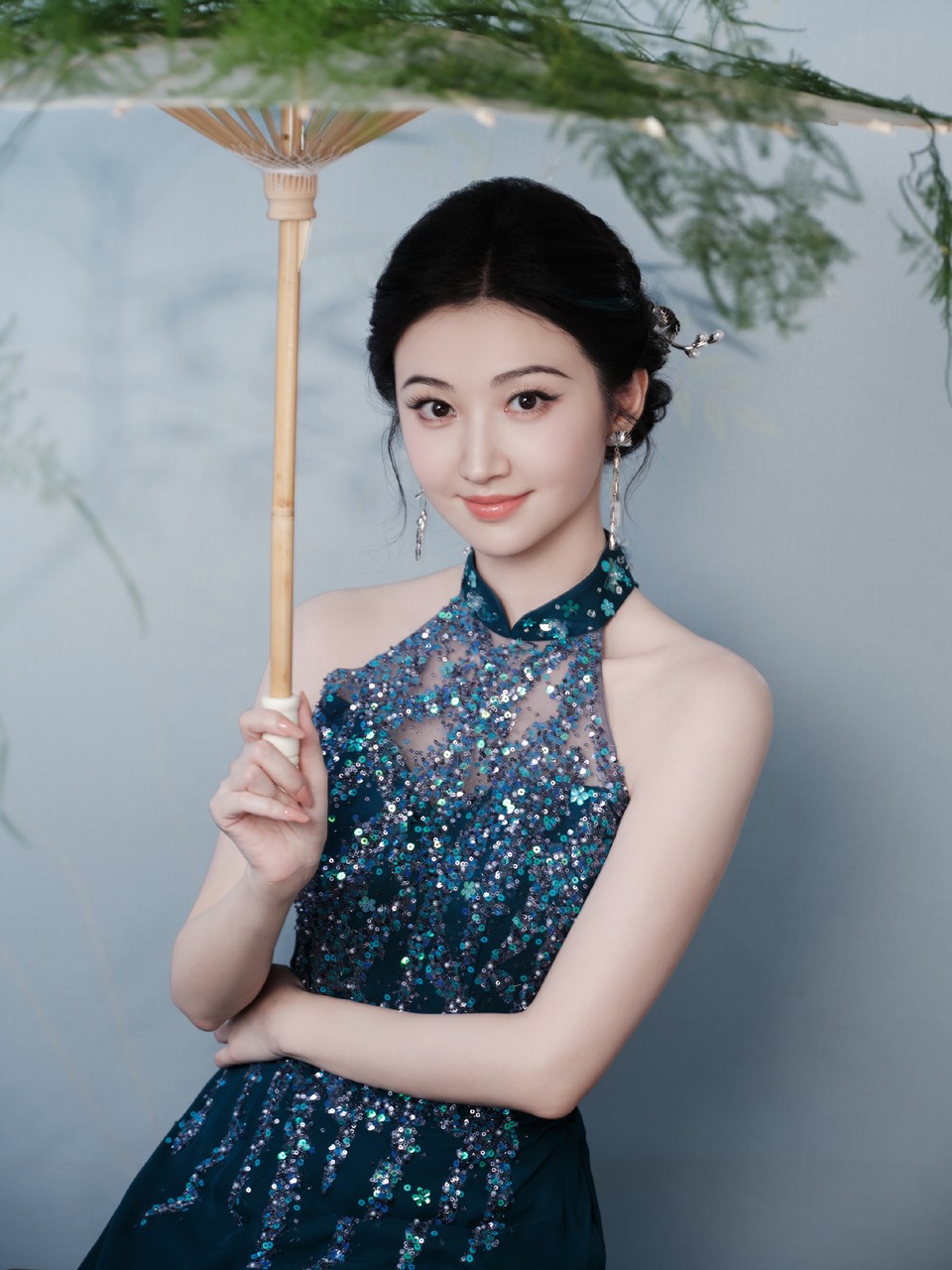 景甜碧水为裳珠翠点鬓 以现代之姿涵养东方韵致  第11张