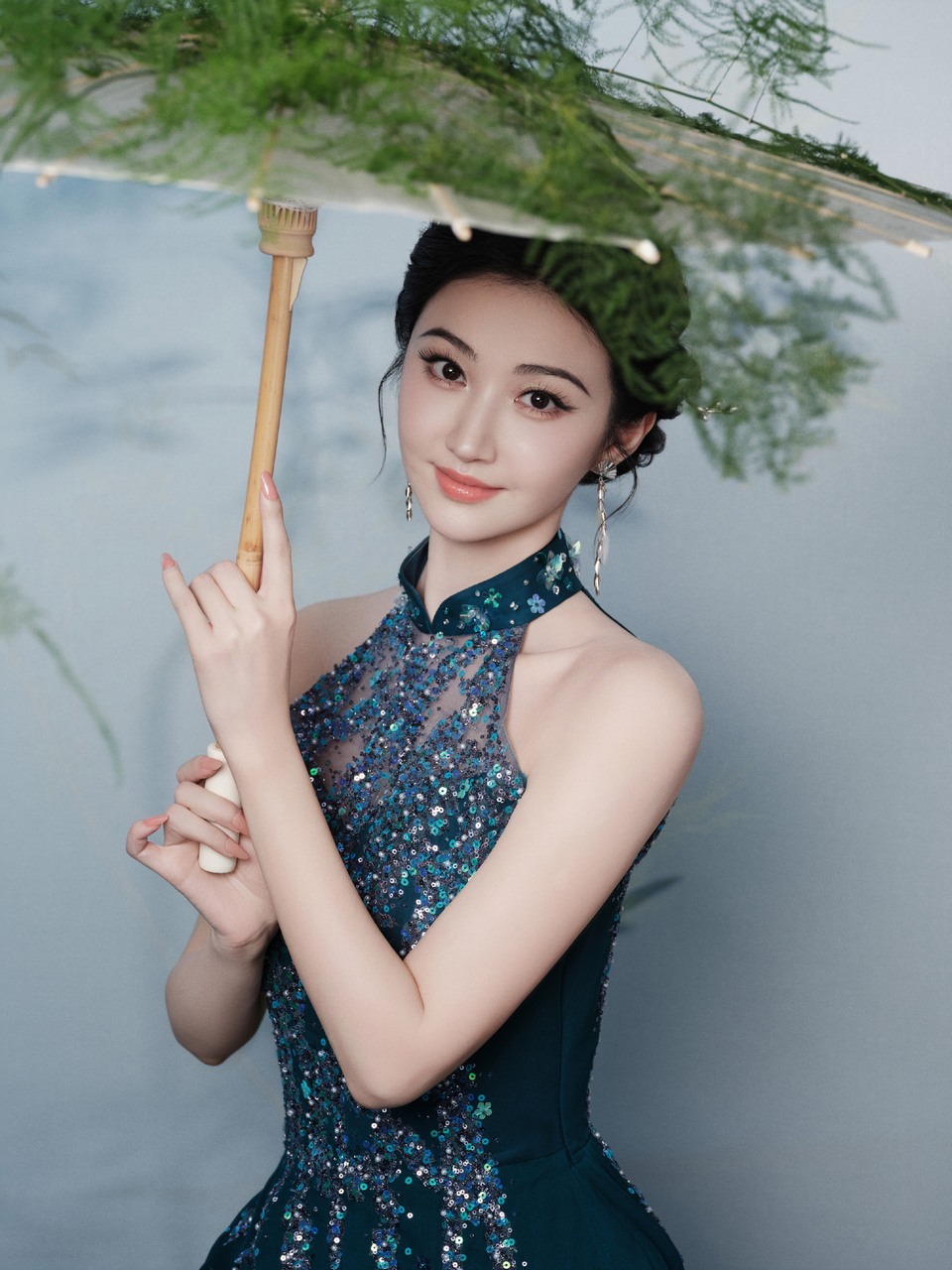 景甜碧水为裳珠翠点鬓 以现代之姿涵养东方韵致  第8张