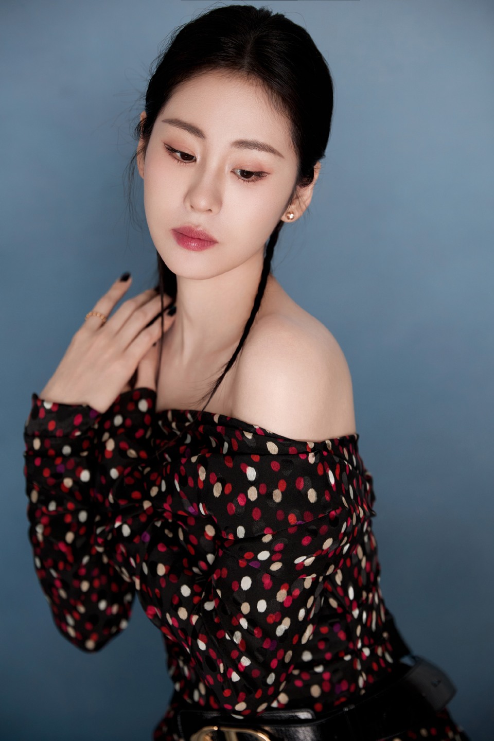 张碧晨身披繁星如光束汇聚 梦想的音符在光影间跳跃  第9张