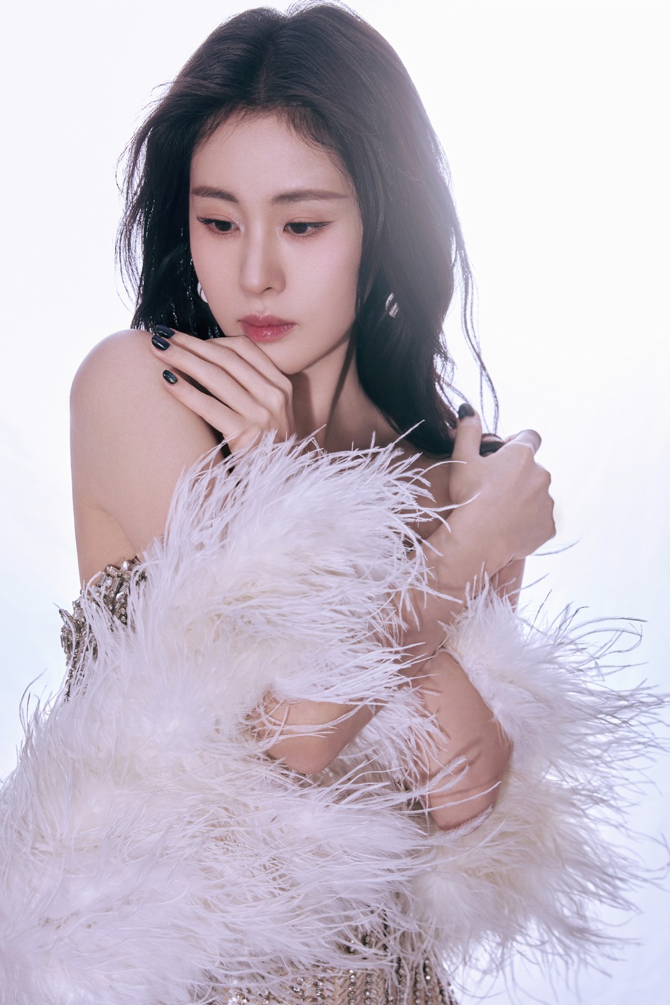 张碧晨岁月醇厚滋养繁花之境 经纬织就时间的质感  第7张