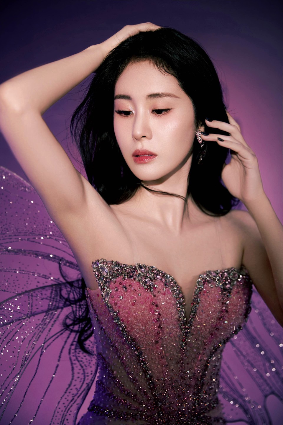 张碧晨珠光摇曳出蜕变 在光影之中演绎极致美学  第9张