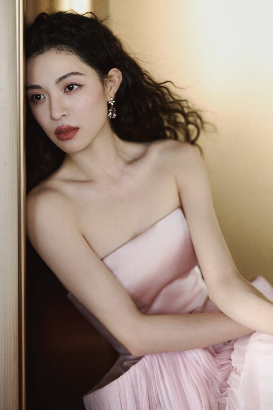 钟楚曦身穿定制礼服 万般盎然一「叶」尽现  第4张
