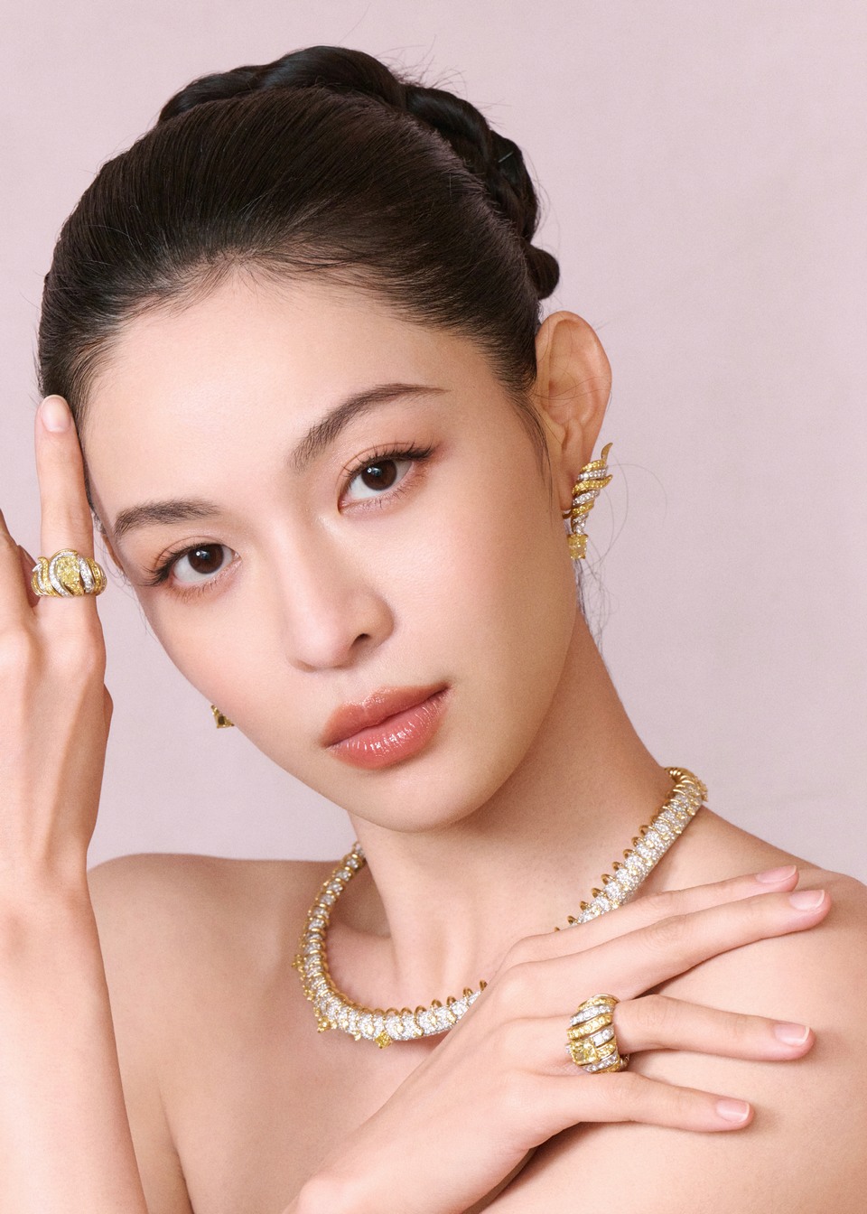 钟楚曦绮丽粲然勾勒灵动 循斑斓美意绽熠熠新姿  第7张