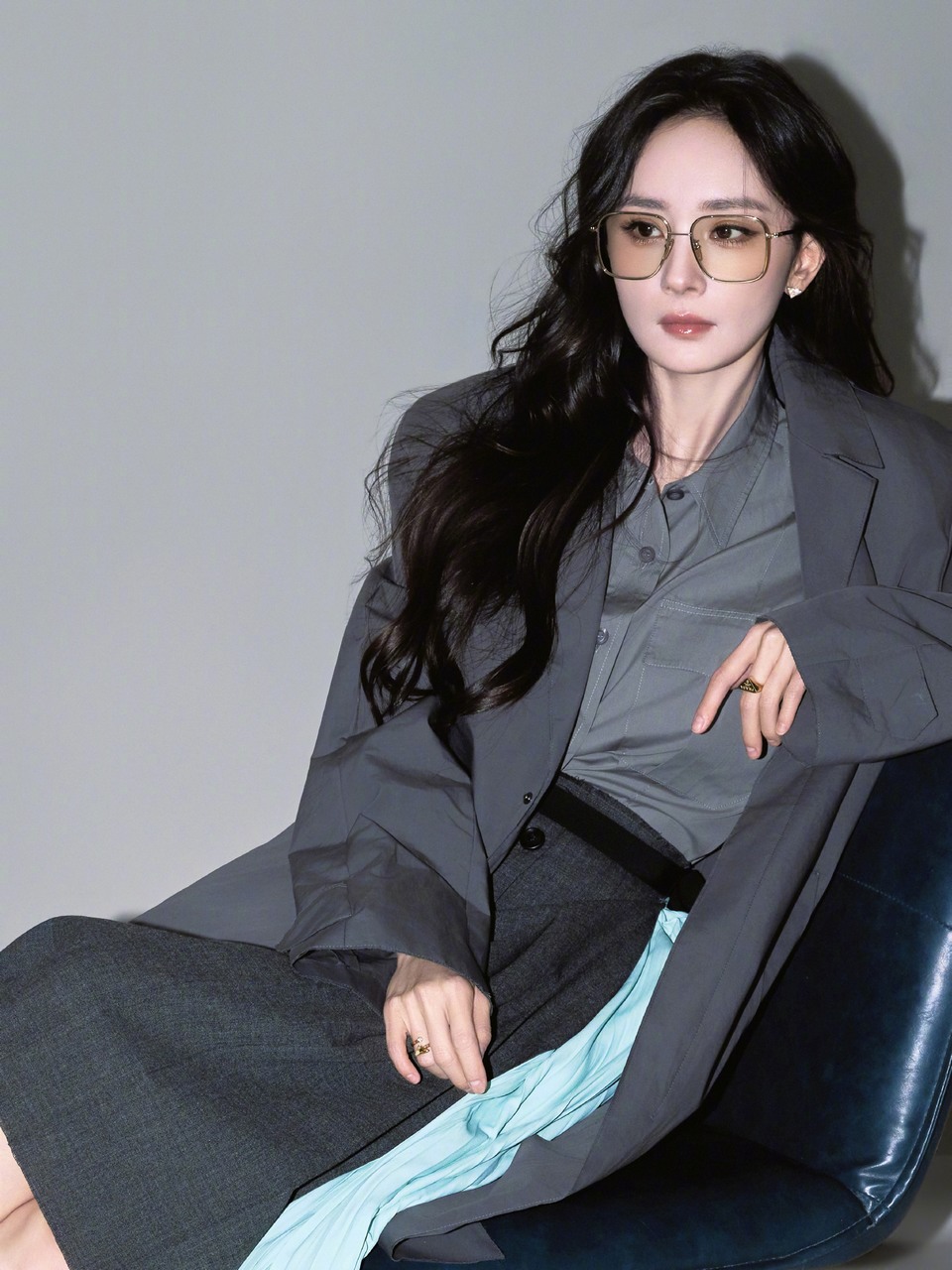 杨幂被校准的图像裁出空间窄框 长成一片墨色画境  第8张