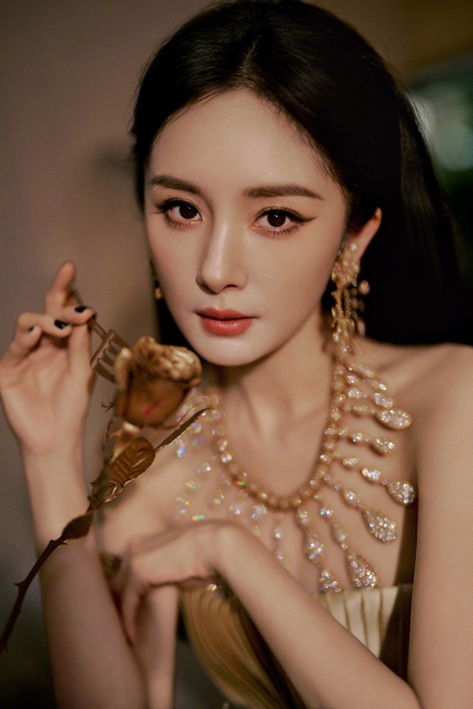 杨幂生来就是那朵敢闯的花 一路无界盛放  第9张