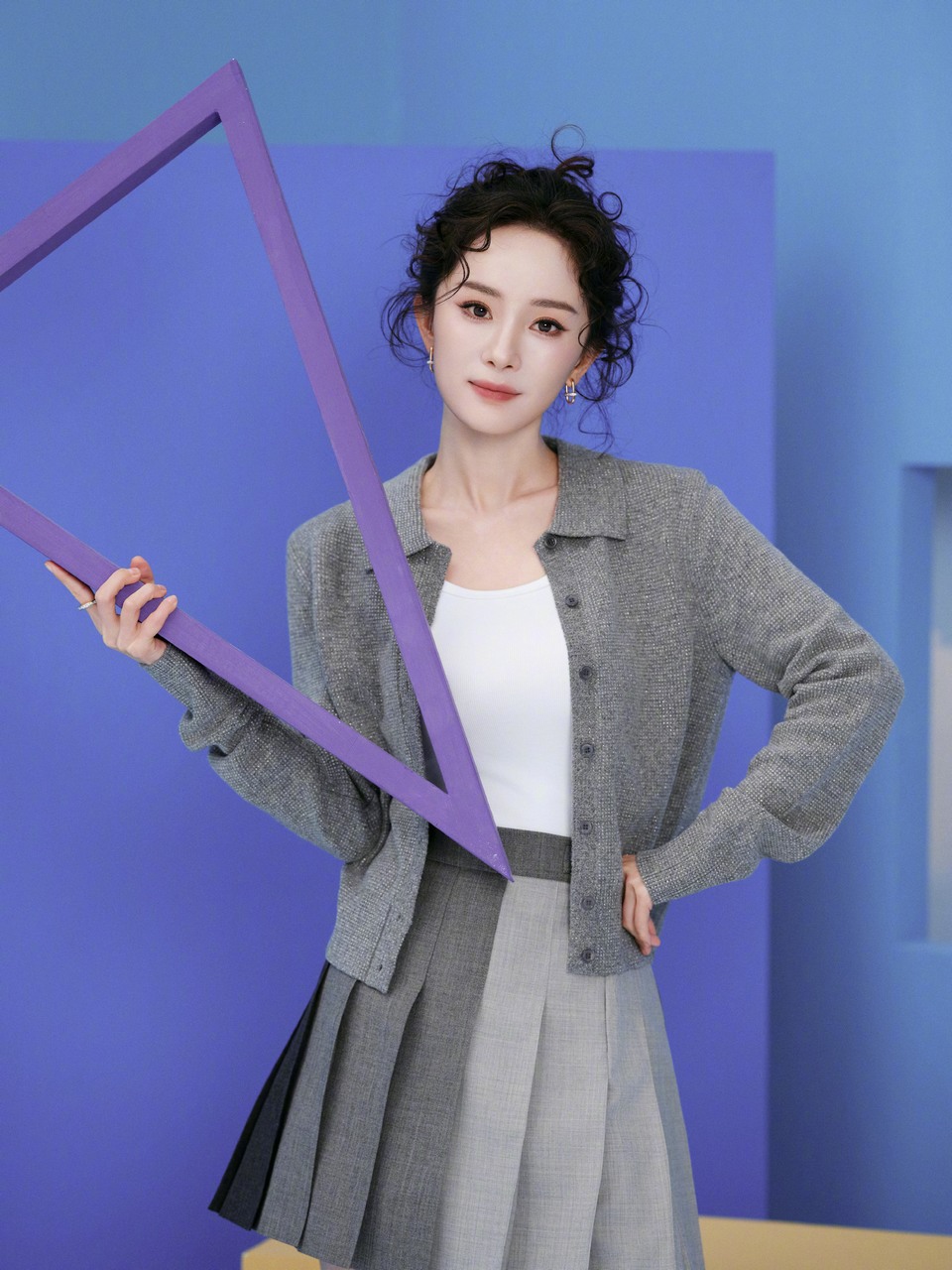 杨幂在规训的图纸之外 才有自由生长的线条  第6张