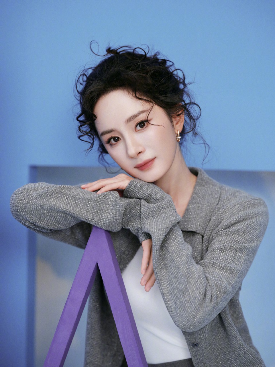 杨幂在规训的图纸之外 才有自由生长的线条  第4张