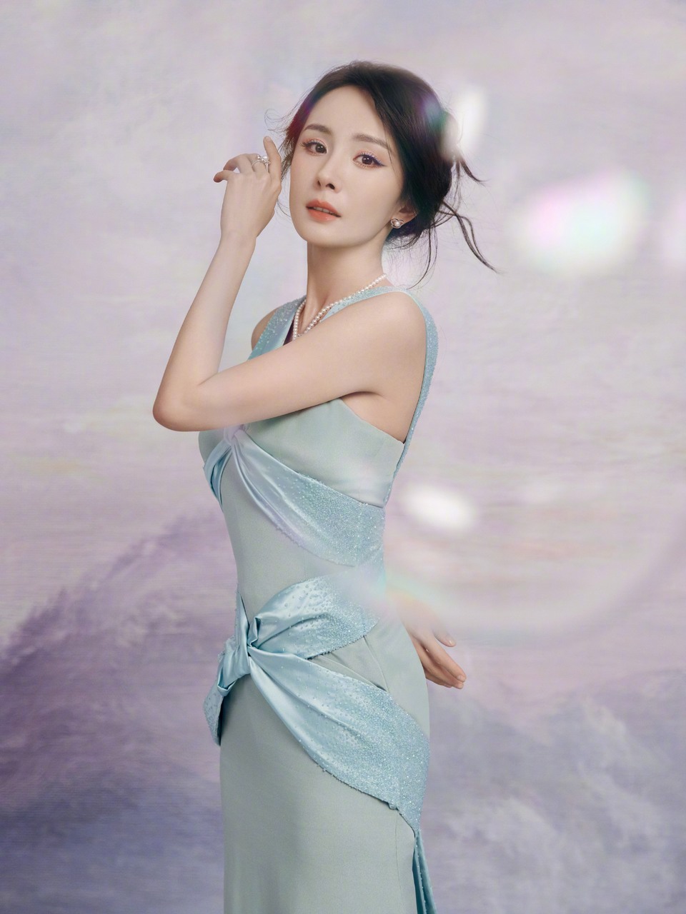 杨幂流动的光雾是空气的浅梦 只把温柔落在风里  第5张