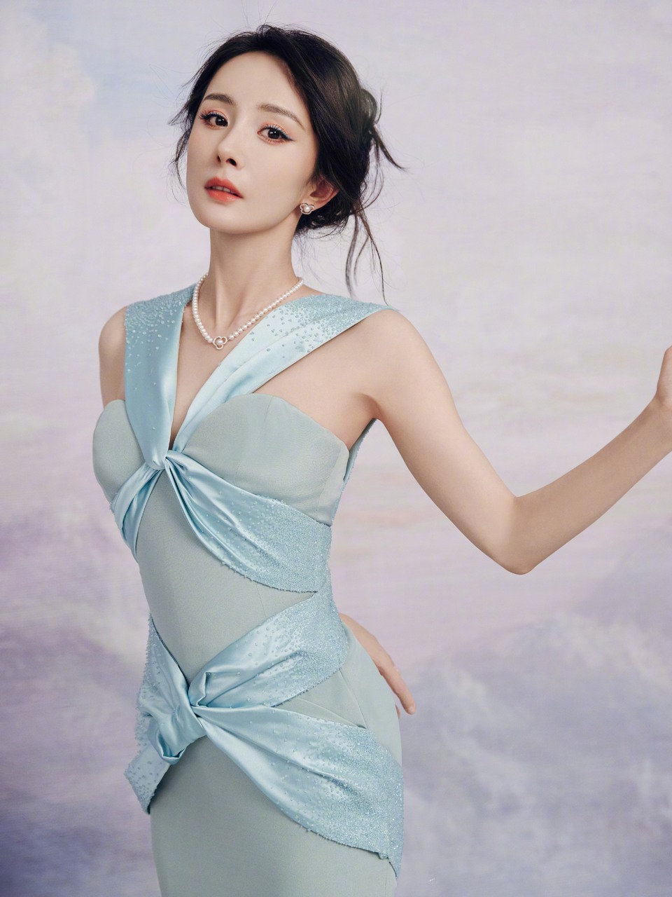 杨幂流动的光雾是空气的浅梦 只把温柔落在风里  第4张