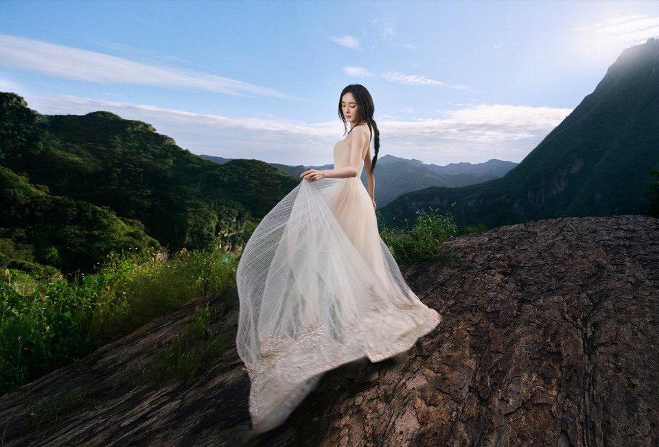 杨幂静谧之中守着伊始的美好 万物掠过无声中方显本真  第5张