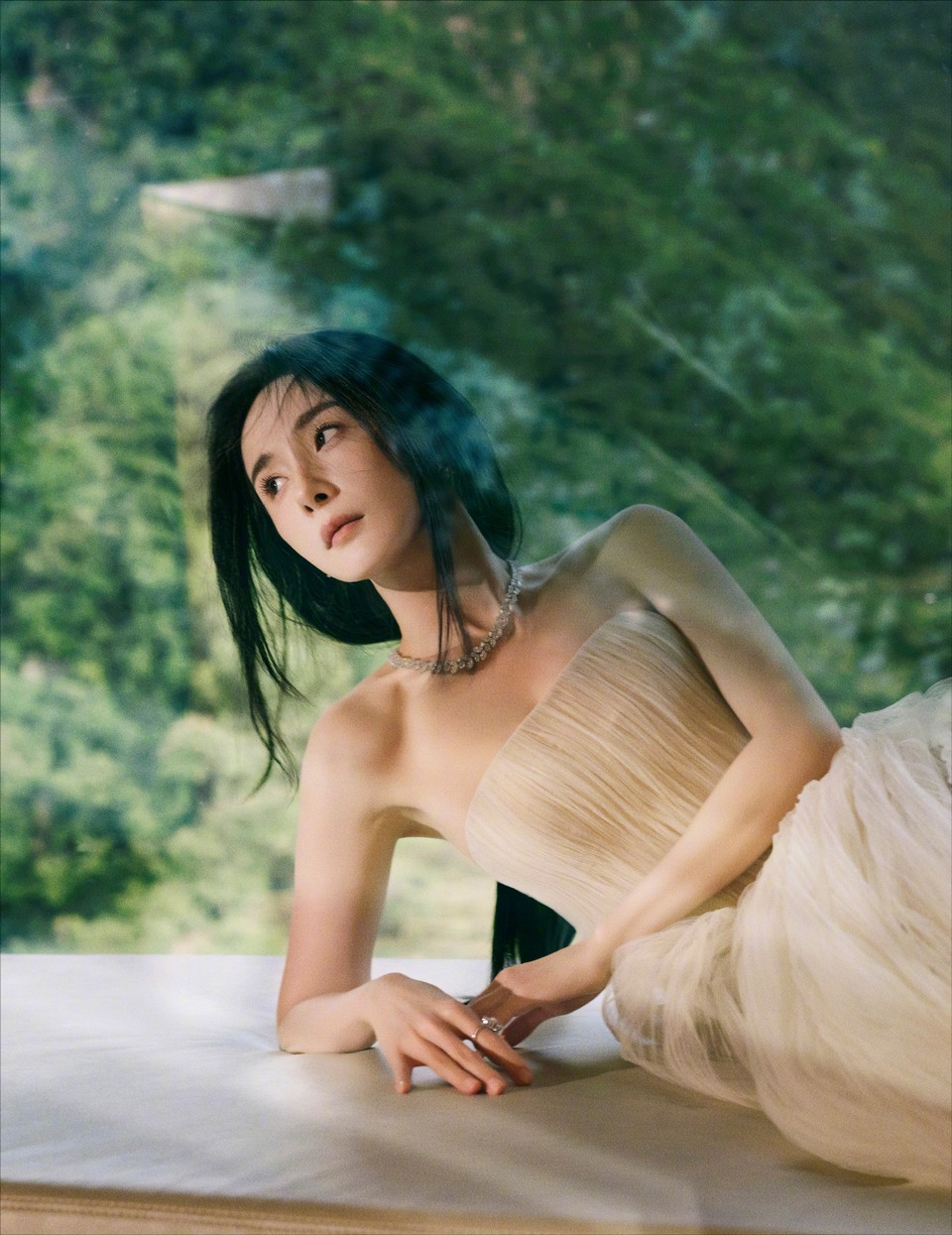 杨幂静谧之中守着伊始的美好 万物掠过无声中方显本真  第7张
