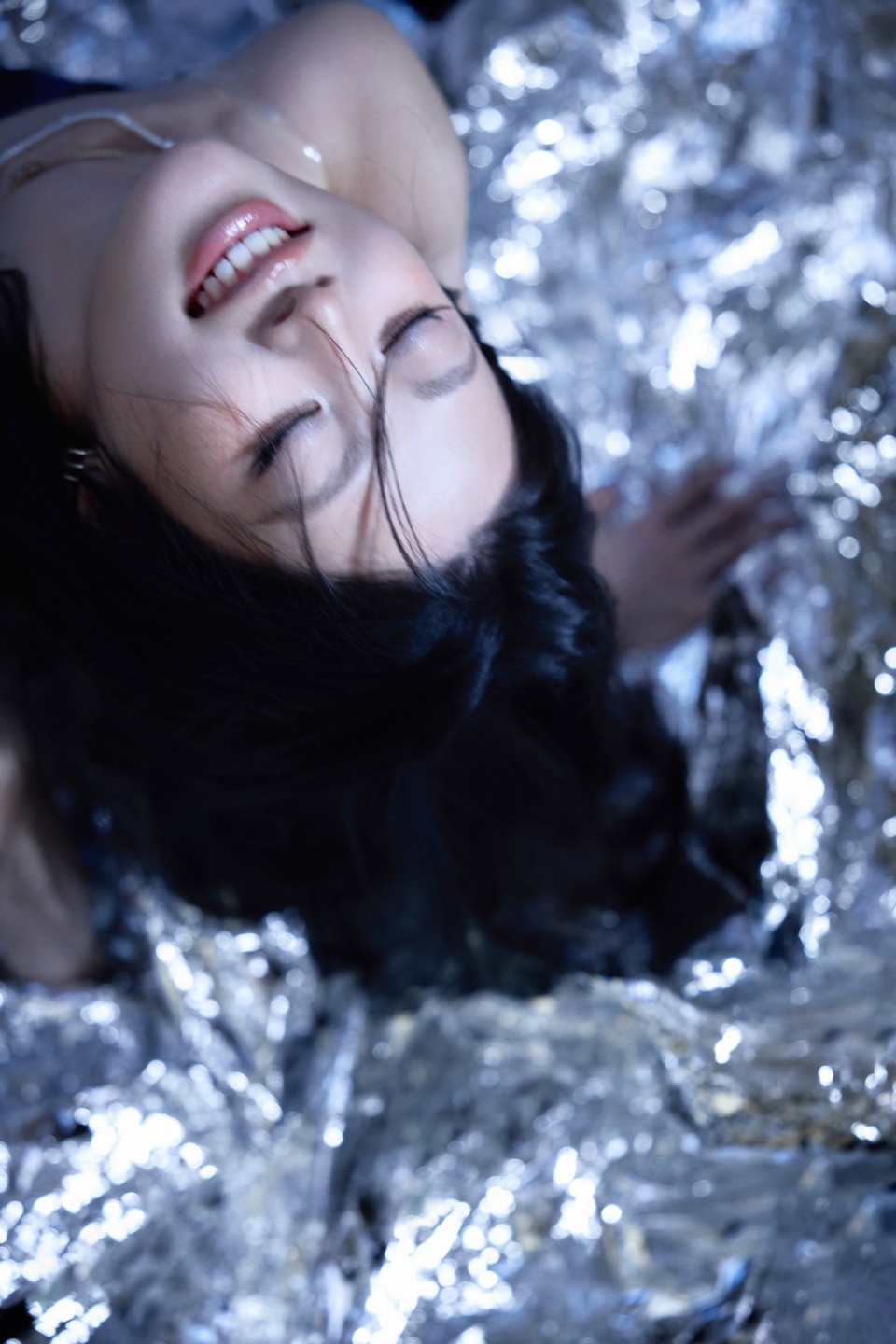 姚晓棠流动光影一瞬 星河万千光影闪烁银白花火  第4张