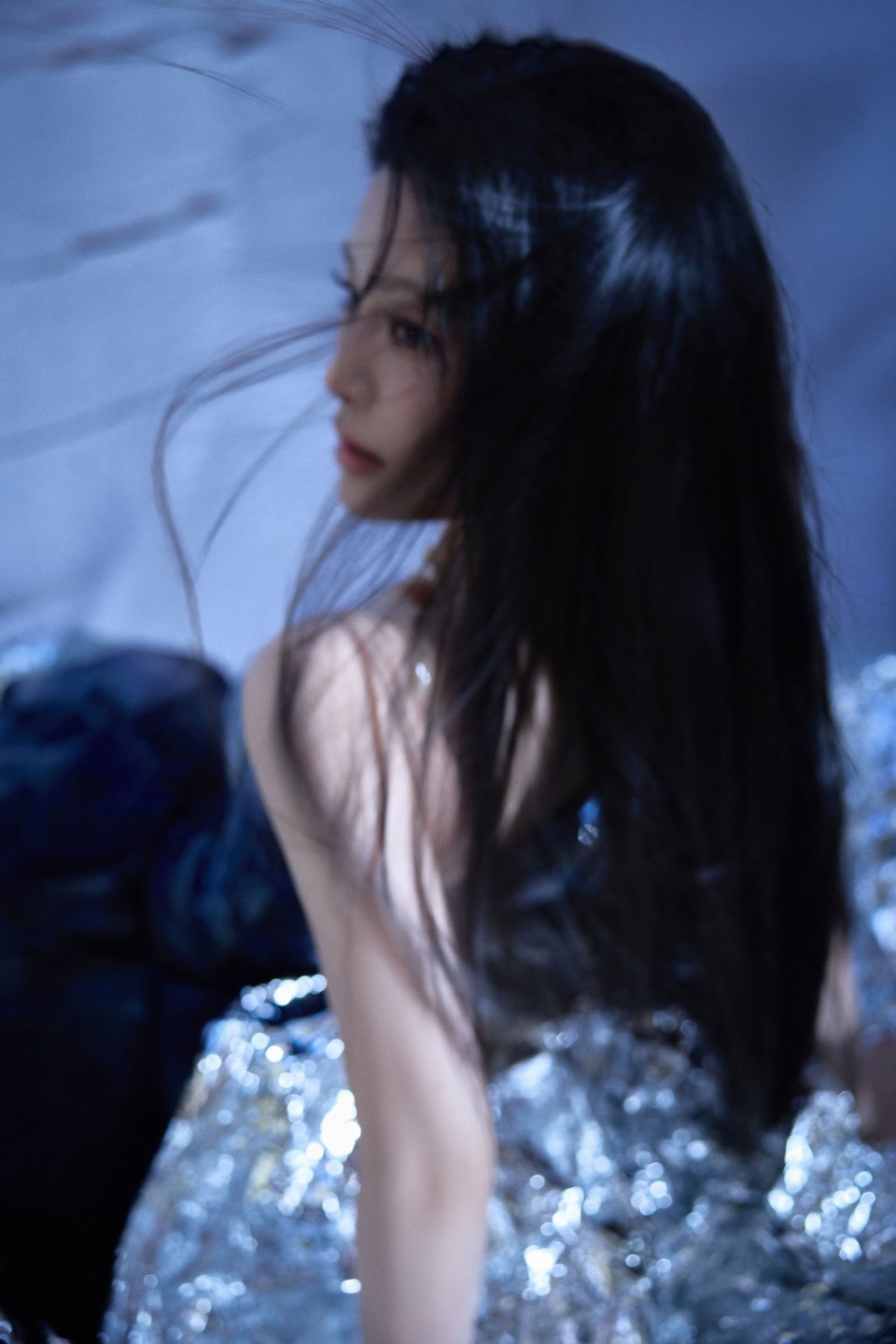 姚晓棠流动光影一瞬 星河万千光影闪烁银白花火  第5张