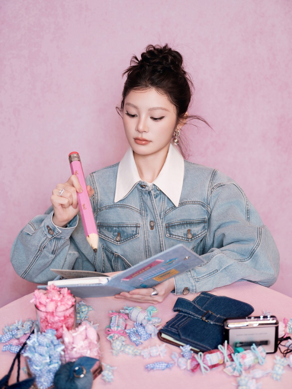 姚晓棠自由洒脱鲜活利落 温柔晚风里甜酷加倍  第4张