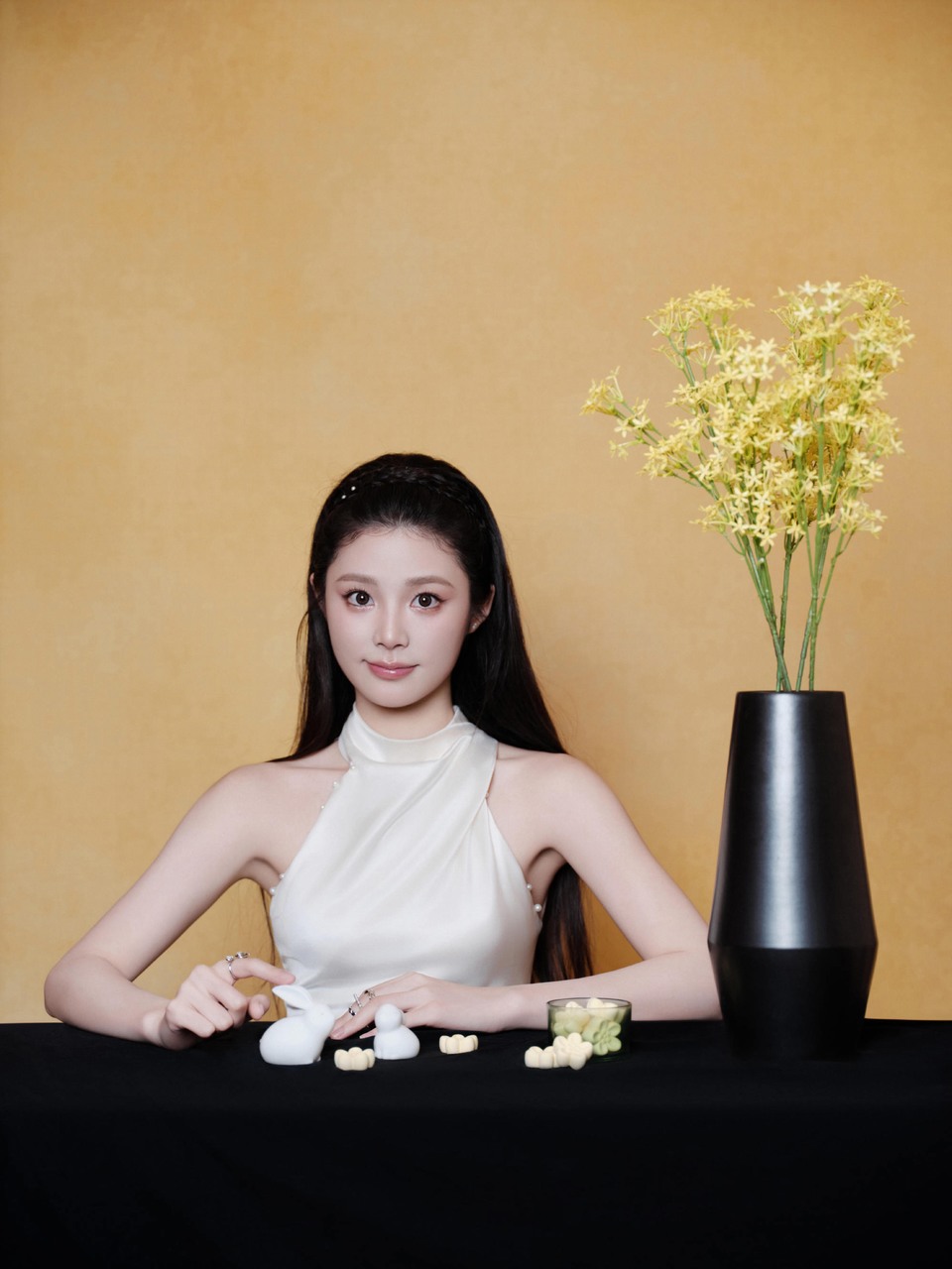 姚晓棠愿得盈满感官漫游 低头细嗅花香织就秘境  第9张