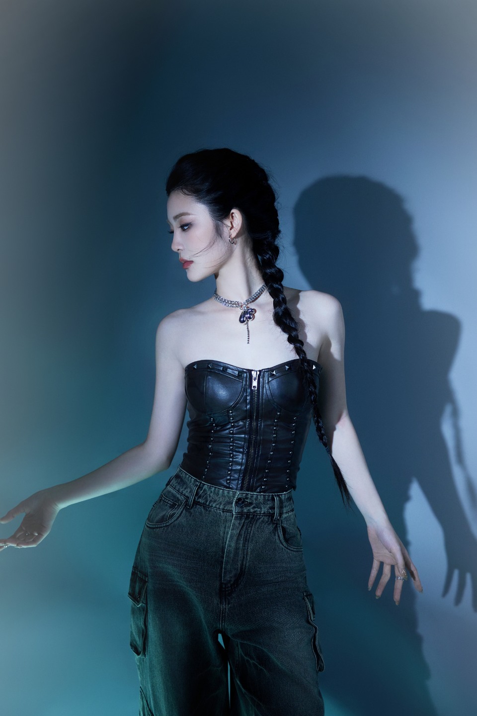 姚晓棠拓开神秘画卷 动态恣意自在漫游其中  第2张