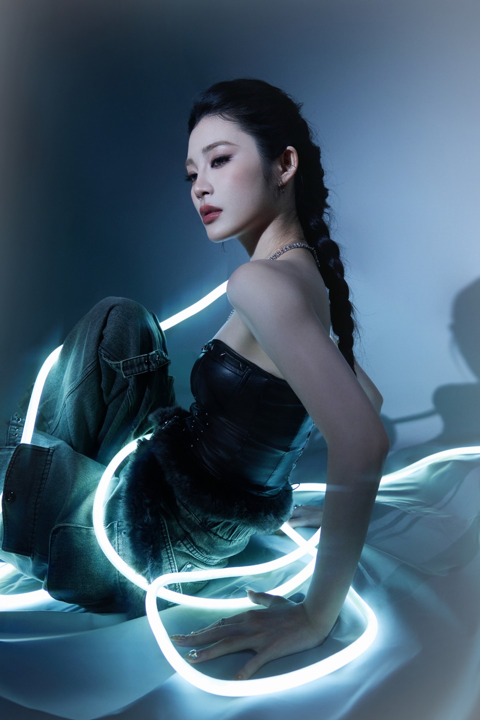 姚晓棠拓开神秘画卷 动态恣意自在漫游其中  第4张