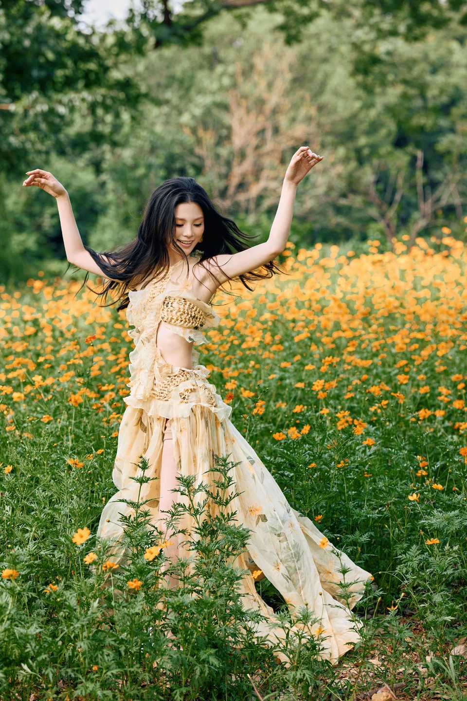 姚晓棠恣意生长欢腾绽放 徜徉自由的一天世界  第3张