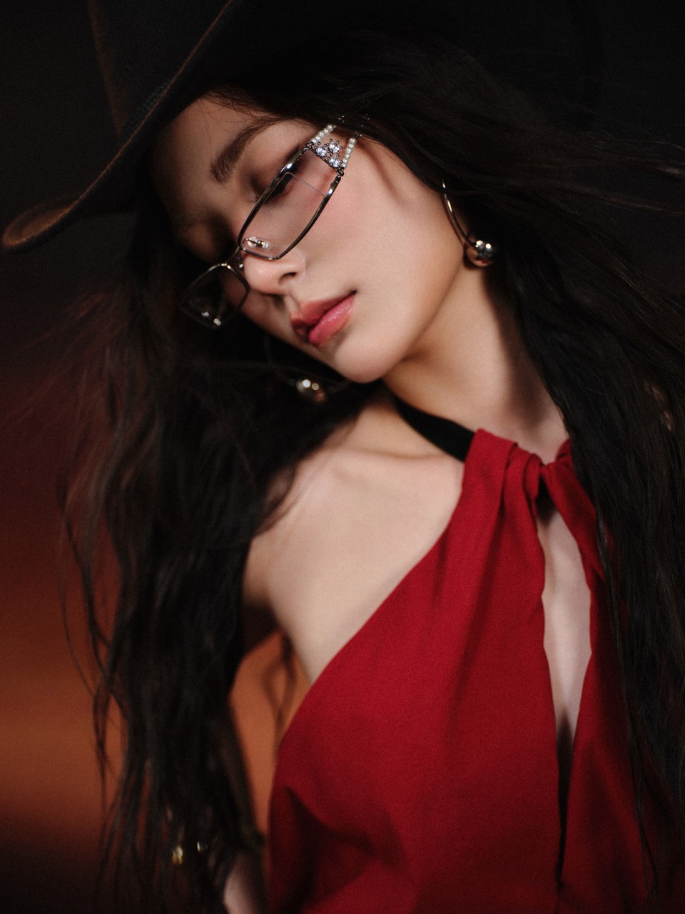 姚晓棠一抹深褐色中的鲜红 一束大漠里的微光  第10张