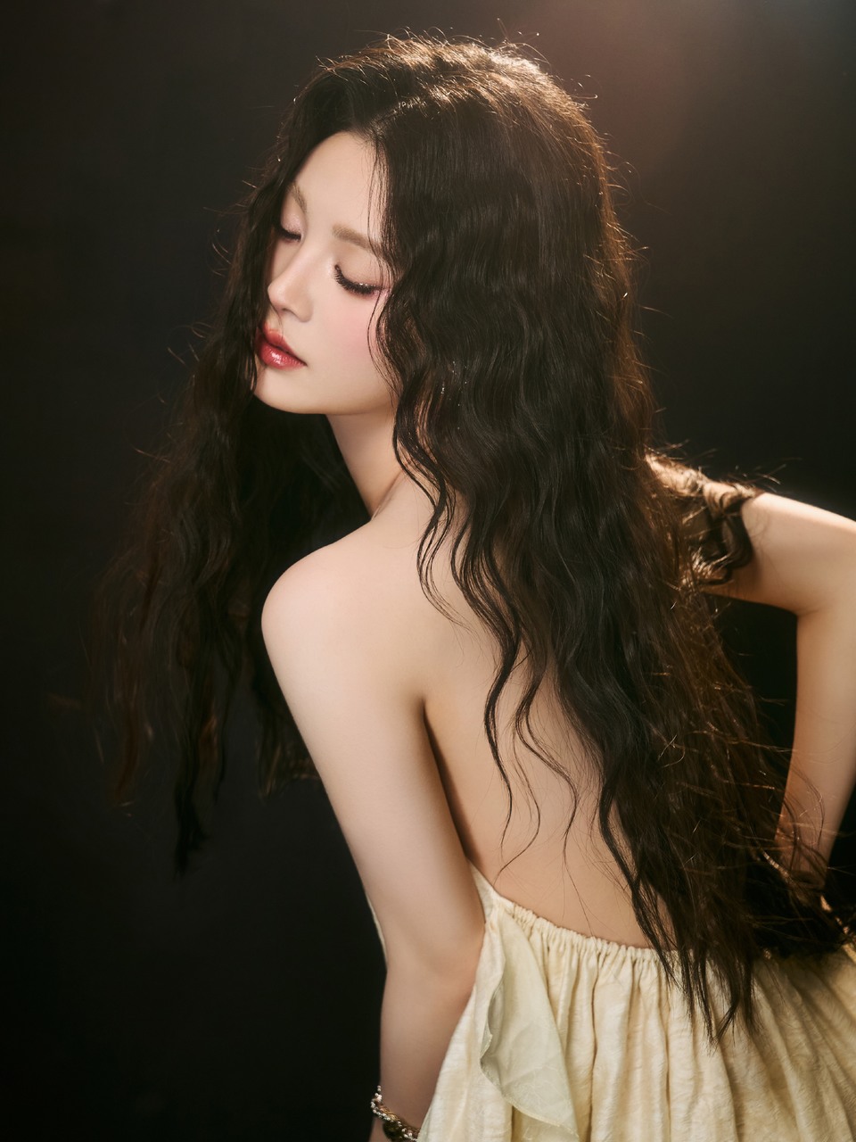 姚晓棠光落下将轮廓描绘编写成书 复刻美好回忆  第4张