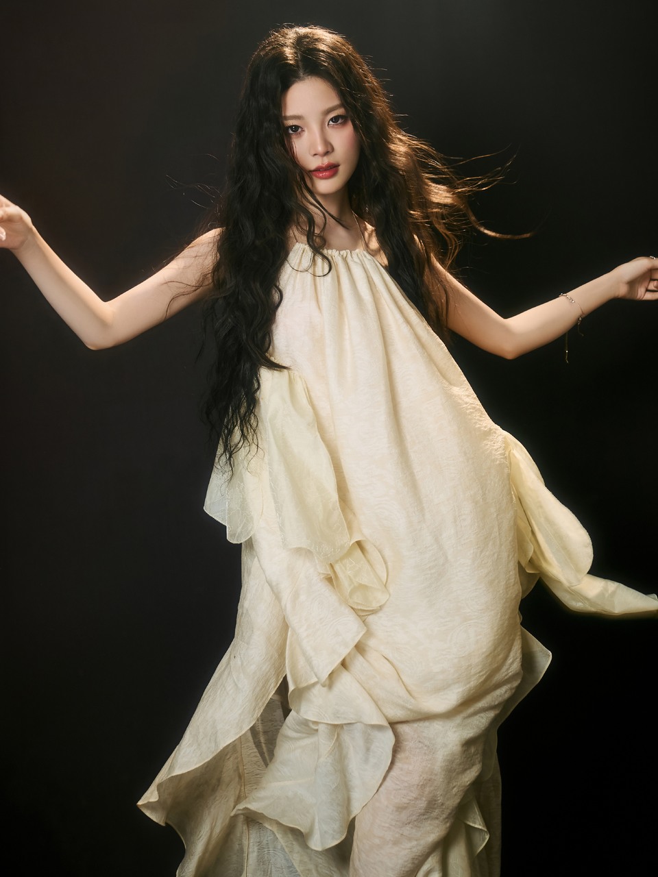 姚晓棠光落下将轮廓描绘编写成书 复刻美好回忆  第2张