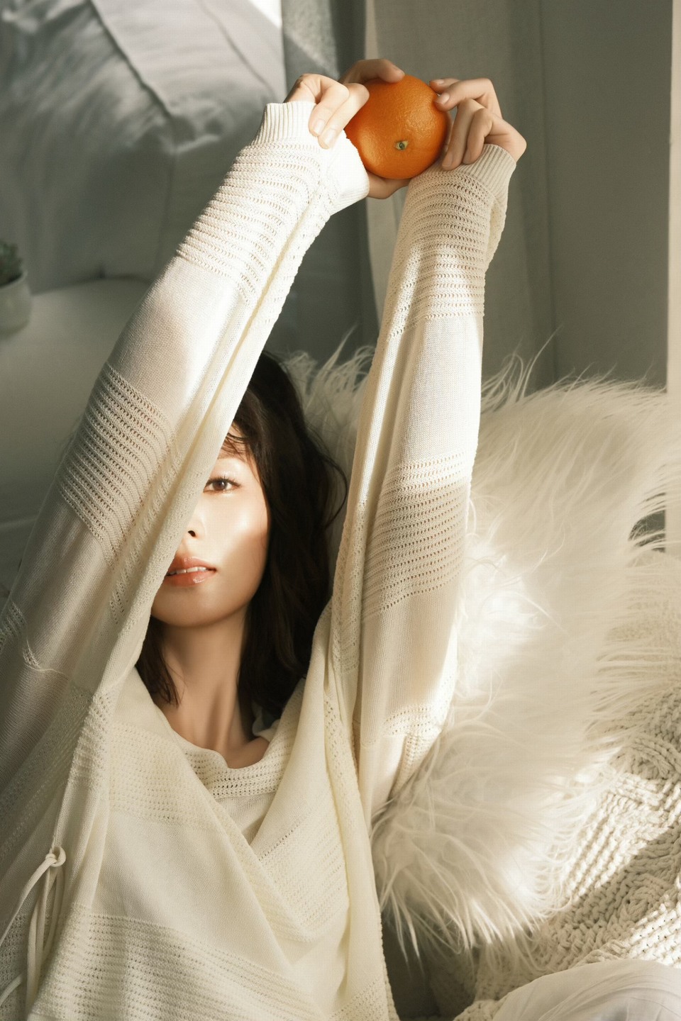 邢菲韶光焕彩星光入眸 暖阳倾泻素衣映笑颜  第7张