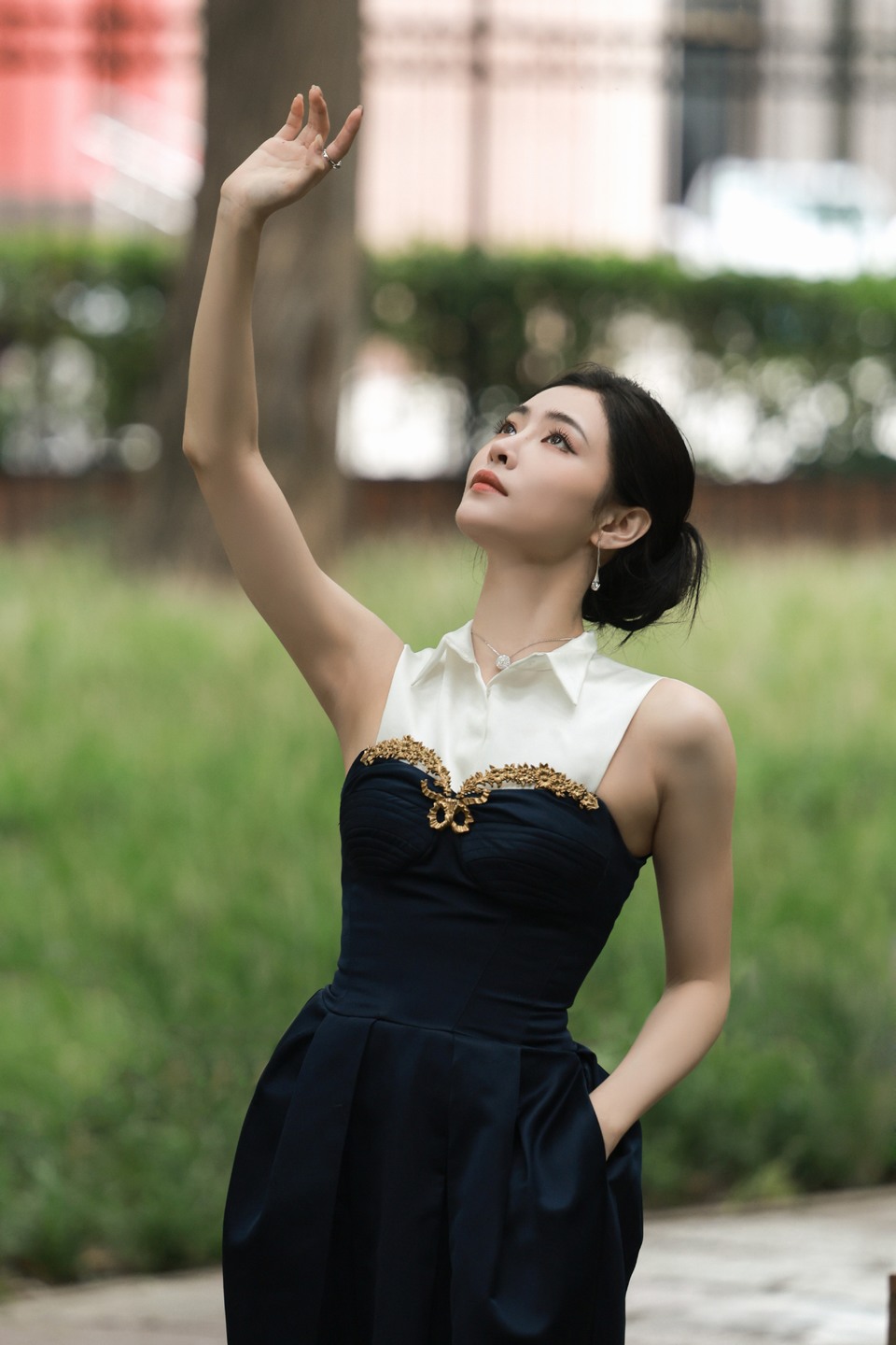 许佳琪以非凡韵味演绎时尚新章 记录一些美丽时刻