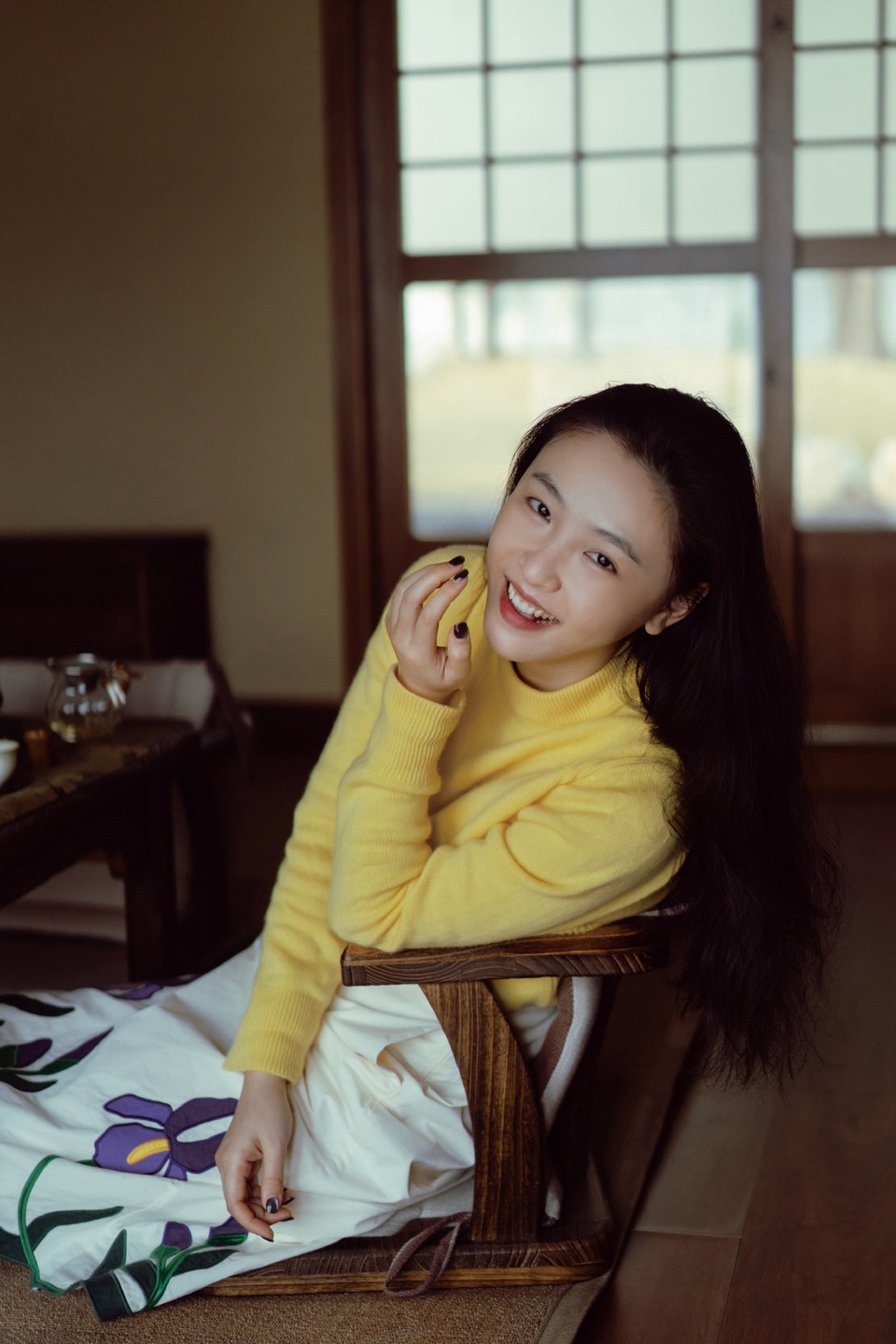 吴倩分享东湖落日下的长发美倩 湖天一色寻芳径