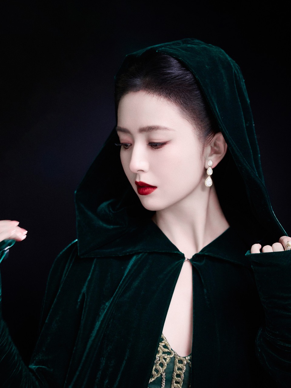 佟丽娅烛光雕刻轮廓时光 静立于幕前如诗如剧  第10张