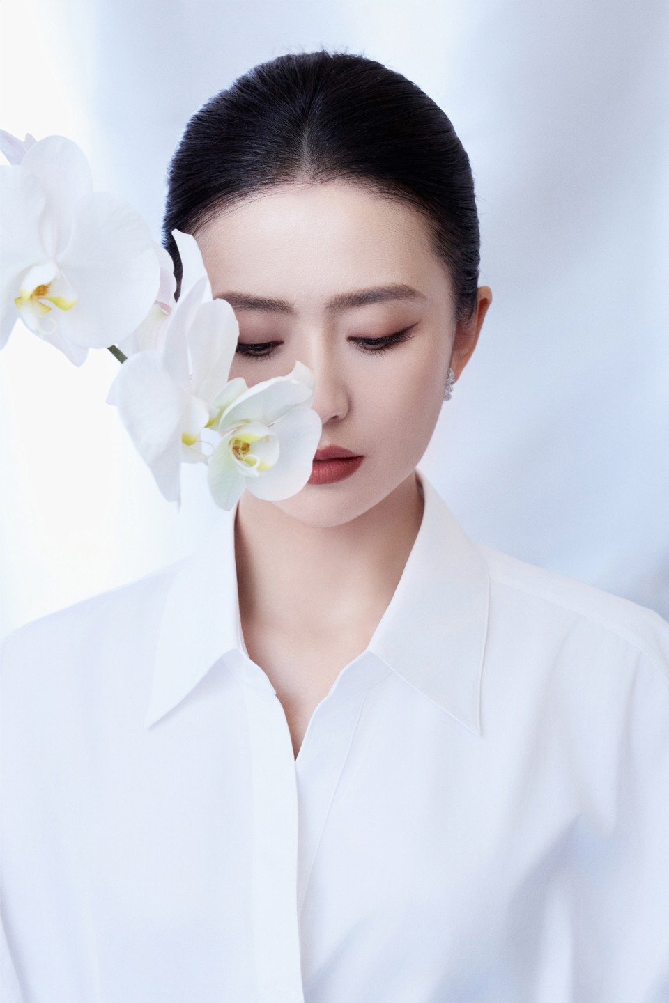 佟丽娅简约黑白型格定格优雅焦点 赴光影之约  第8张