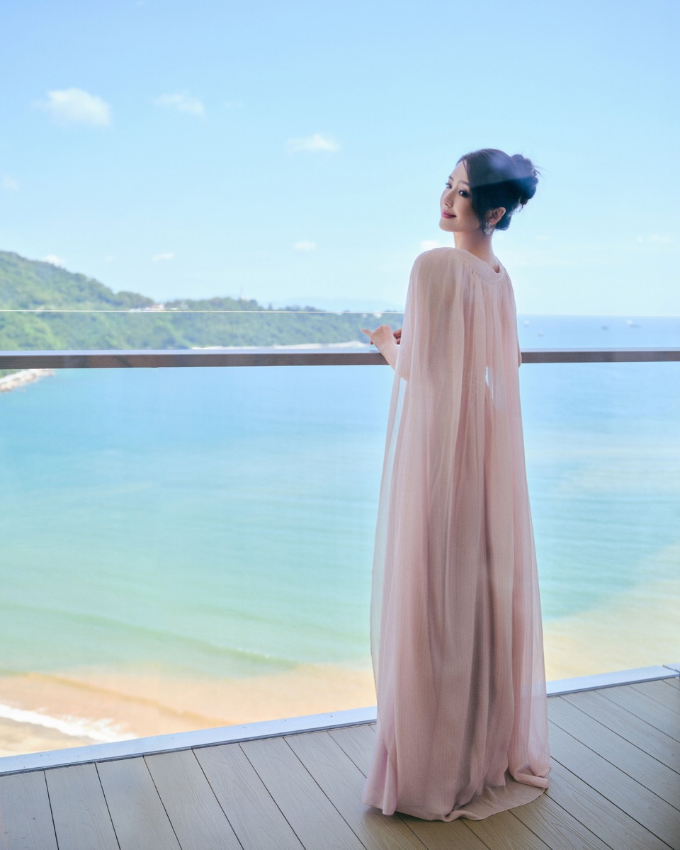 佟丽娅温柔在眸优雅凝韵 共赴一场浪漫之旅  第3张